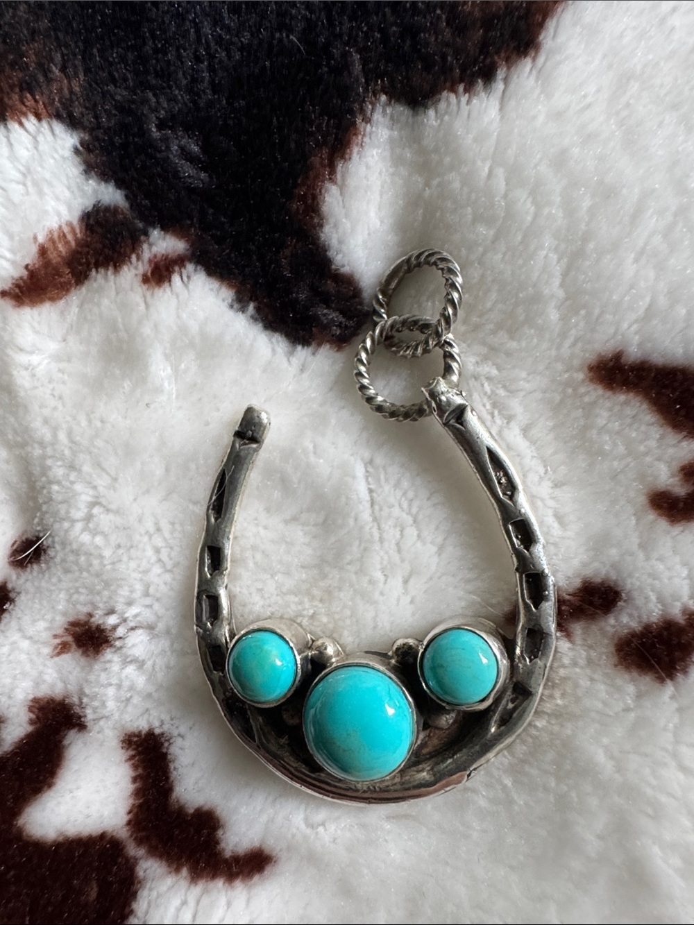 925 Sterling Silver native made Kingman Turquoise Horseshoe Pendant Necklace